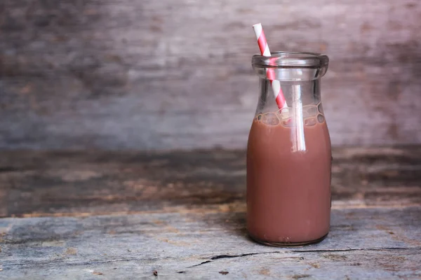 Fles van chocolade melk — Stockfoto