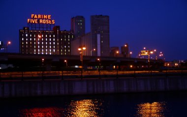 montreal landmark Farine 5 gül