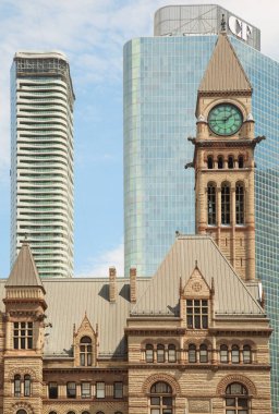 Toronto şehir merkezi manzarası ve Adalet Divanı önplanda