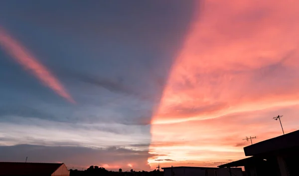 Vista Panorámica Del Atardecer Dorado Azul Cielo Naturaleza Fondo — Foto de Stock