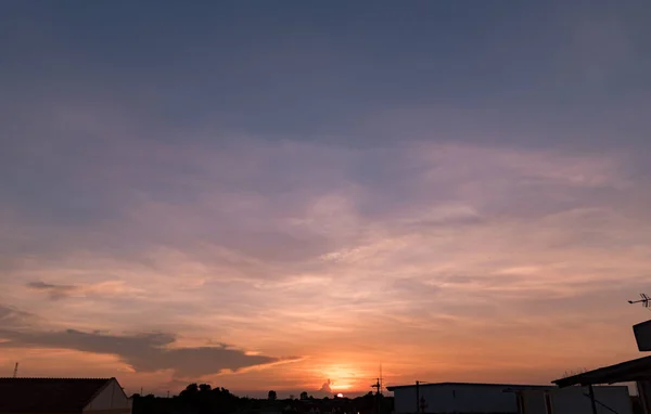 Πανοραμική Άποψη Του Ηλιοβασιλέματος Χρυσό Και Μπλε Ουρανό Φόντο Της — Φωτογραφία Αρχείου