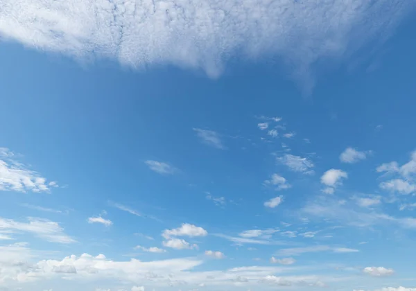 Vista Panoramica Cielo Azzurro Chiaro Nuvole Nuvole Con Sfondo — Foto Stock