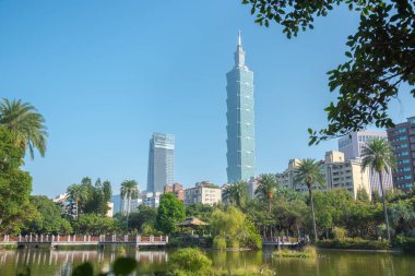  Tayvan şehir parkındaki turistik yerler, Asya iş konsepti imajı, Tayvan 'daki panoramik modern şehir manzarası.