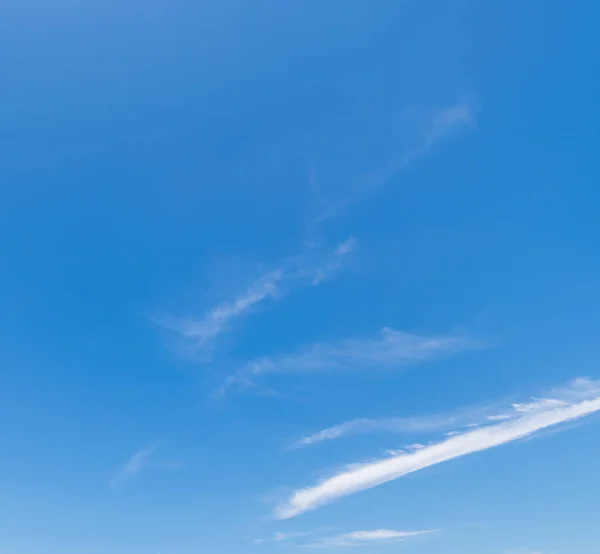 Panoramablick Auf Klaren Blauen Himmel Und Wolken Wolken Mit Hintergrund — Stockfoto