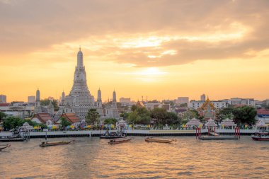 Bangkok, Tayland 'daki en güzel Wat Arun Budist tapınağı. 