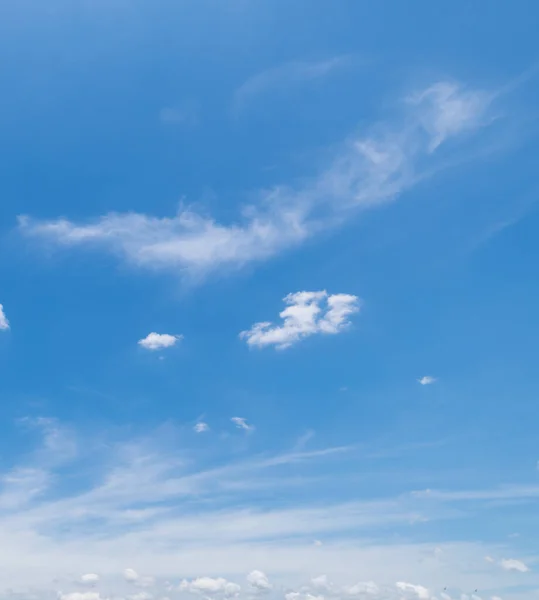 Panoramablick Auf Klaren Blauen Himmel Und Wolken Wolken Mit Hintergrund — Stockfoto