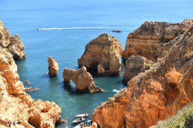 Portekiz algında güzel bir sahil.