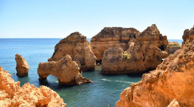 Portekiz algında güzel bir sahil.