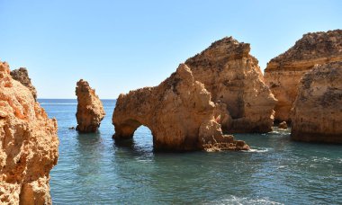 Portekiz algında güzel bir sahil.