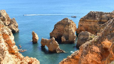 Portekiz algında güzel bir sahil.