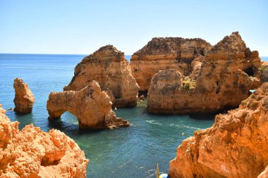 Portekiz algında güzel bir sahil.