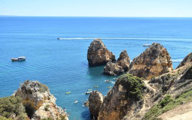 Portekiz algında güzel bir sahil.