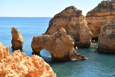 Portekiz algında güzel bir sahil.