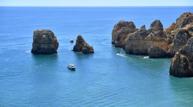 Portekiz algında güzel bir sahil.