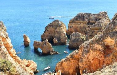 Portekiz algında güzel bir sahil.
