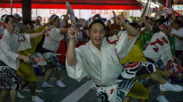 Tokyo Japan August 2018 Dancing Japanese Guy White Kimono Fan — Stock Photo, Image