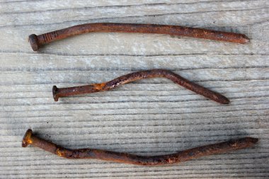 paslı çivi eğrileri