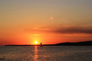 Deniz kenarında gün batımı