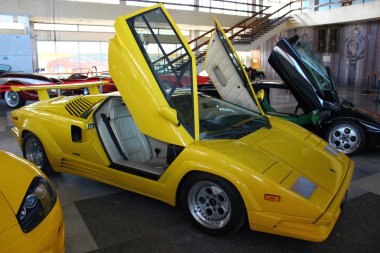 Araba Lamborghini Countach (1988)