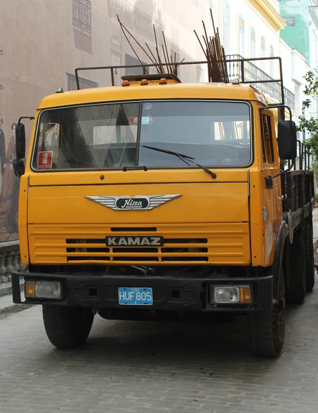 Auto russa Kamaz per le strade dell'Avana (Cuba ) — Foto Stock