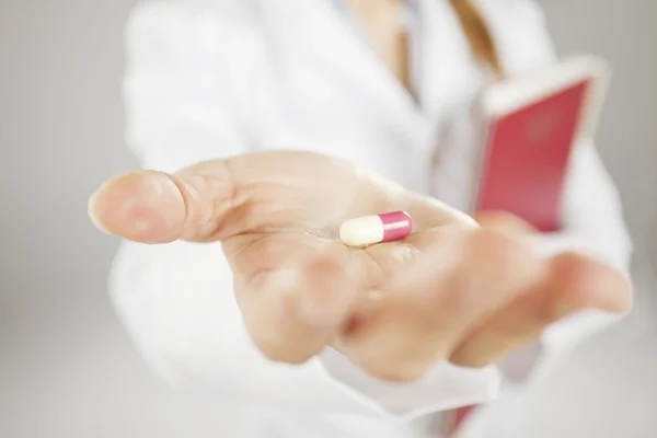 Medical woman with pill in the hand — Stock Photo, Image