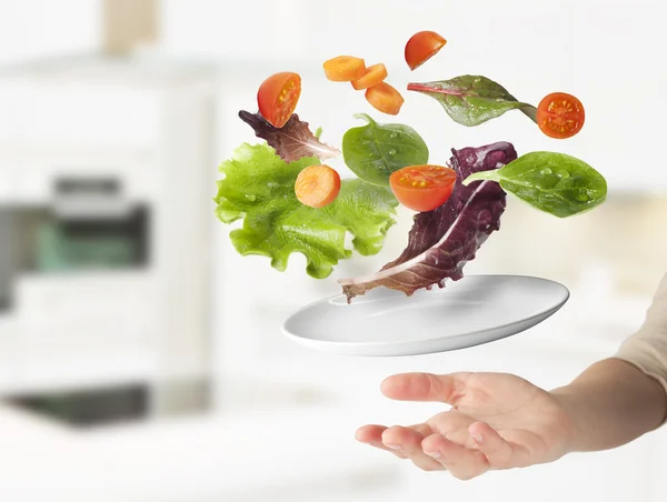 轻浮动蔬菜沙拉 — 图库照片