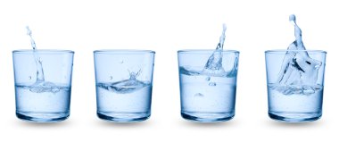 glazen met opspattend water