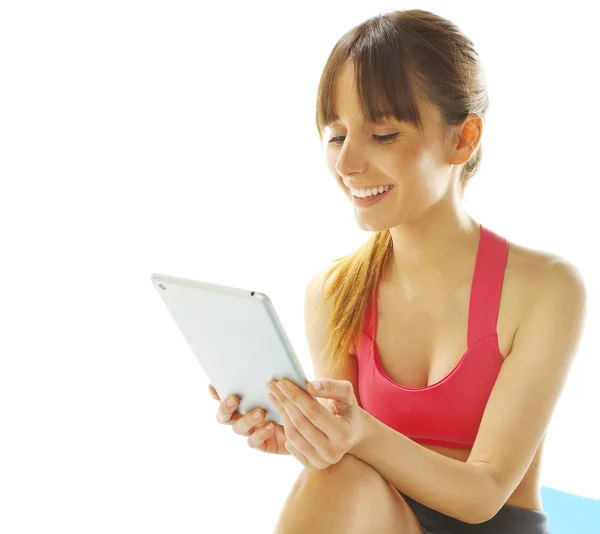 Mulher fitness jovem com um tablet digital — Fotografia de Stock