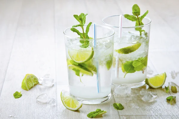 Two fresh mojitos cocktail — Stock Photo, Image