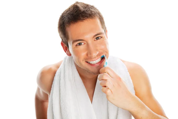 Ung man borsta hans tänder — Stockfoto