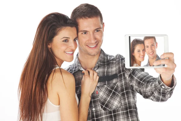 Glückliches Paar macht Selbstbild auf dem Notizbuch — Stockfoto