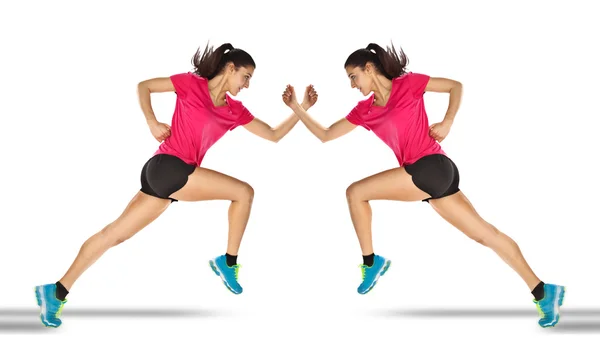 Sportlerin beginnt zu laufen. Spiegeleffekt. — Stockfoto