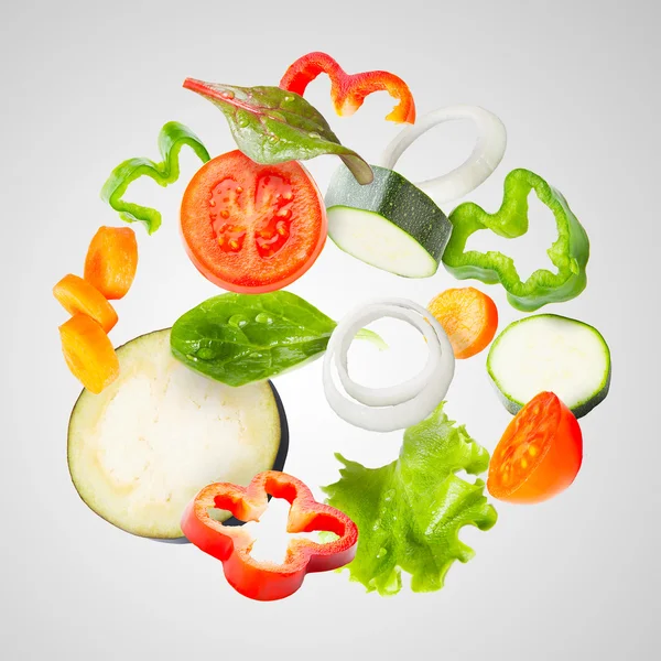 飞行的各类新鲜蔬菜 — 图库照片