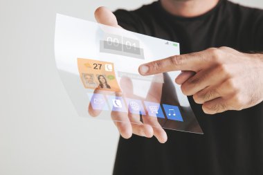 şeffaf gelecek tablet graphene yapılmış tutan el. kavram.