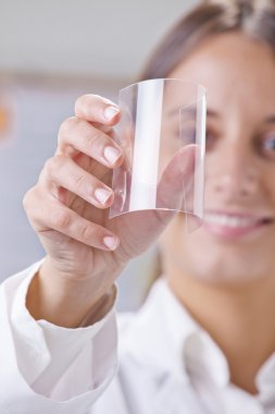 Grafin parçası gösteren bilimsel.