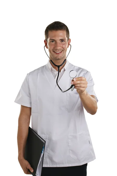 Unga läkare man visar stetoskopet. isolerade. — Stockfoto