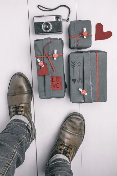 Man boots with valentines gifts box and old camera. Hipster ornaments. — Stock Photo, Image