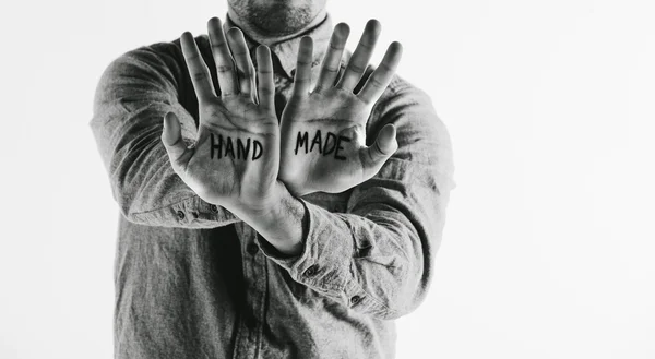 男は彼の手に手作りの単語を表示. — ストック写真