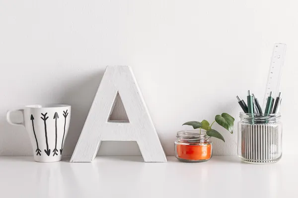 Diy Bürodekoration auf weißem Hintergrund. — Stockfoto