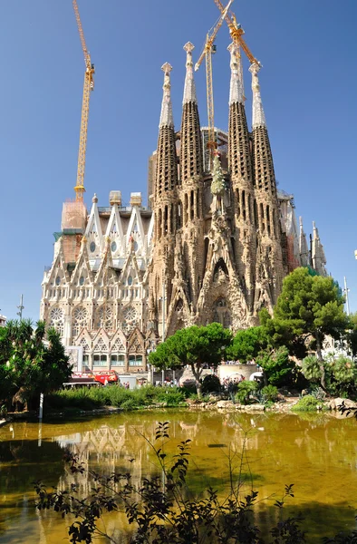 Sagrada Familia - mimar Gaudi tarafından tasarlanan etkileyici katedral — Stok fotoğraf