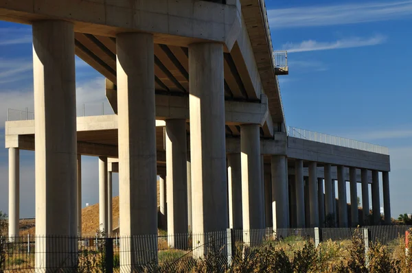 Massive Brücke. — Stockfoto