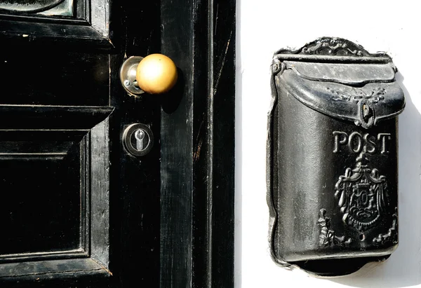 Porta e caixa de correio . — Fotografia de Stock