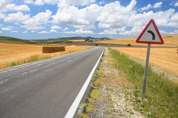 Perspectief Uitzicht Snelweg Open Landschap Met Verkeersbord Andalusië Spanje — Stockfoto