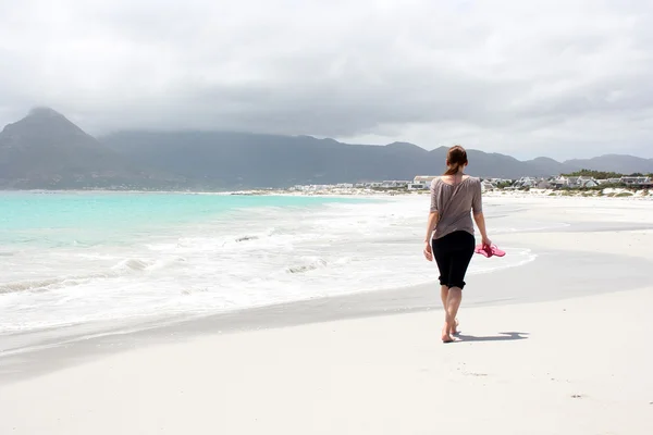 Beach of Kommetjie with an upcoming storm in the background — Stock Photo, Image