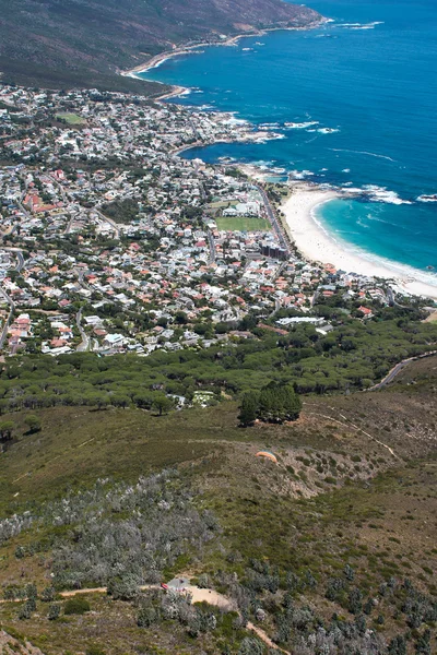 Över camps bay från lions huvud mountain — Stockfoto