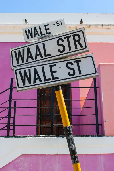 Wale street sign post — Stockfoto