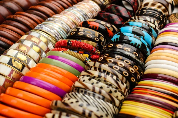 Afrika pazarında pek çok braclets — Stok fotoğraf