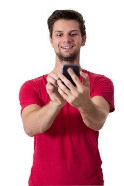 genç adam onun smartphone üzerinde çalışma
