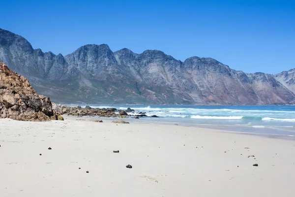 Plaży wzdłuż południowego wybrzeża africas — Zdjęcie stockowe