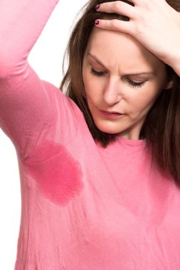 çok kötü bir şekilde koltukaltı altında terleme kadın